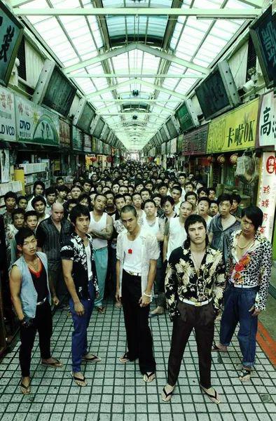 作品会让你耳濡目染,庙会派台客除了哈"日本风",还会哈"香港古惑仔"风