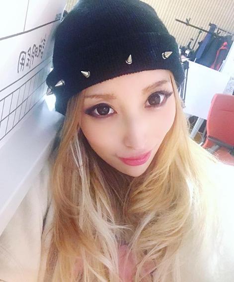 日本女星将家中直播生子,曾与富豪老公结婚1星期就分居_加藤