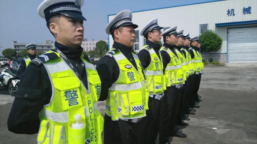 燃爆春季帅酷炫的交警练兵现场