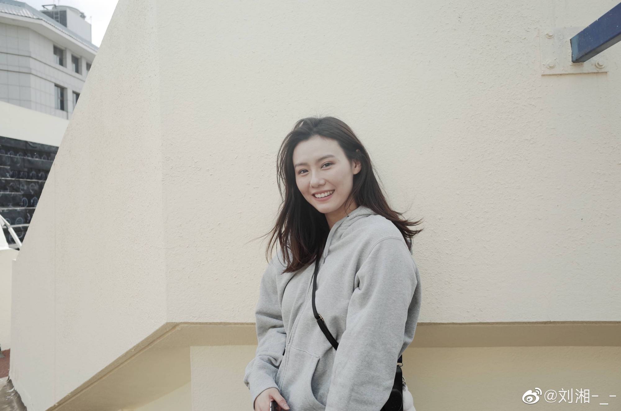 在训练基地拍大量美照,头发更长人儿更美_刘湘