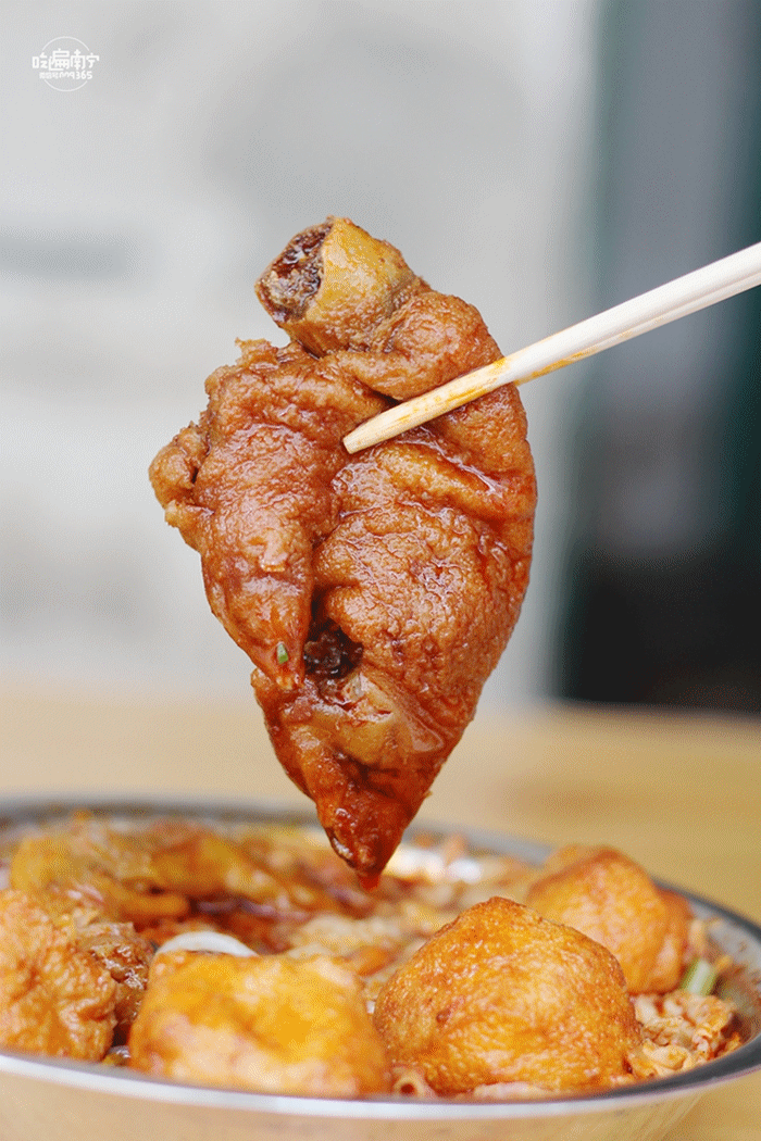 这条巷里藏了两家味道超正的螺蛳粉店南宁人都懂