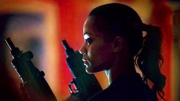 双枪女杀手闯进毒贩老窝一阵突突片甲不留爽片一部