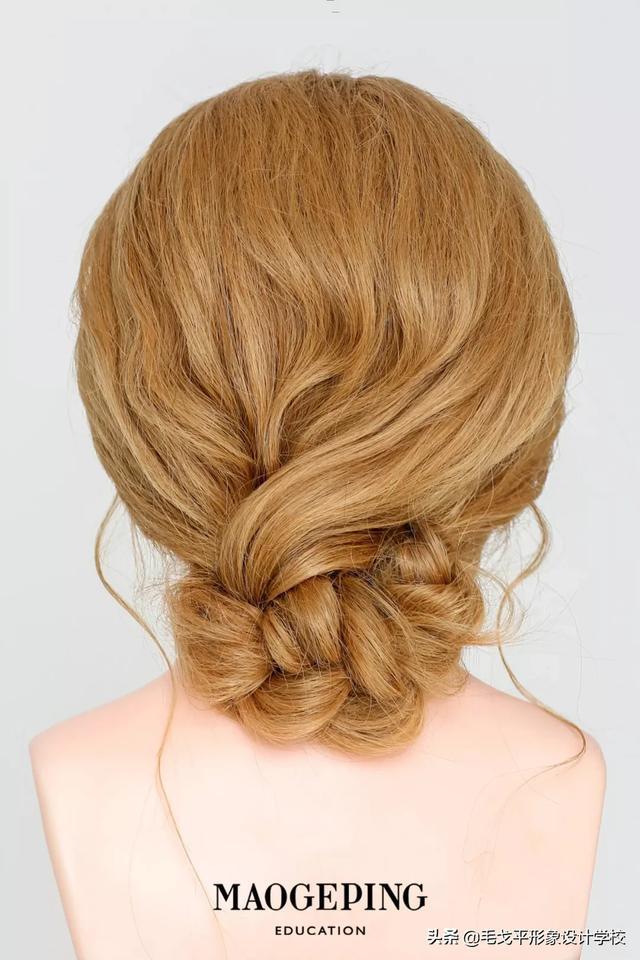 麻花辫如何扎出高级感三分钟就能轻松搞定优雅麻花辫盘发