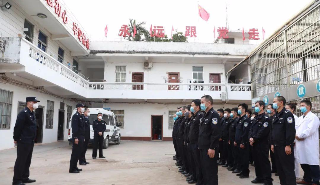 廉江呢两公婆齐齐上新闻竟然是因为