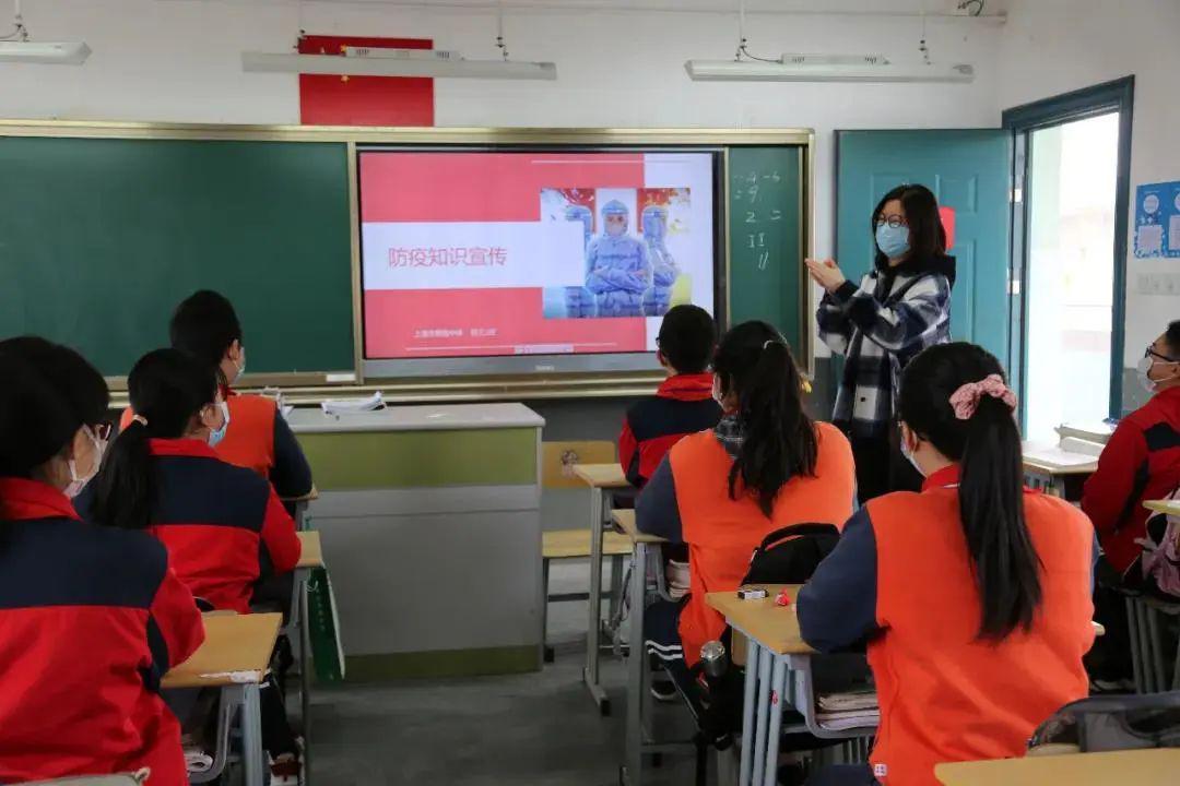 蔡路中学浦东初三高三学子返校开学啦!