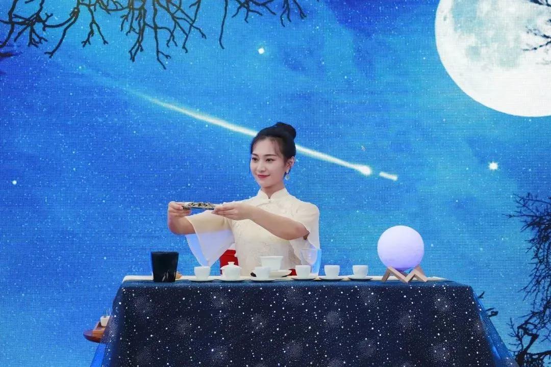 《最美茶艺师》冠军 纪丹霞2020首届古丈毛尖茶艺大赛将本土风情