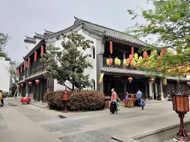 龙园古城建有以祭龙坛,龙井,龙王庙,红妆博物馆,木文化博物馆,古床