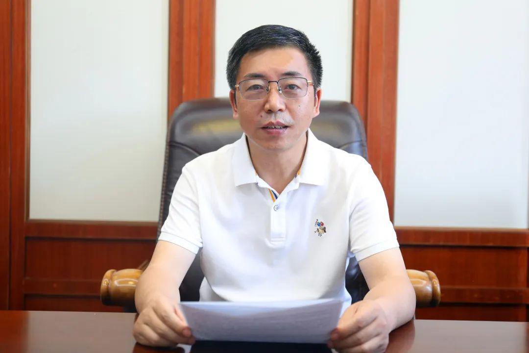 2020年4月28日上午8点,横岗高级中学举行了高三复课复学开学典礼,为了