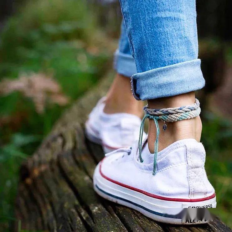 天气较热,匡威帆布鞋本身是很透气的材质,低帮款露出脚踝更清凉~这两