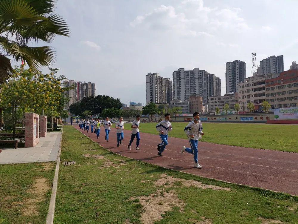 仲恺二中强制剪头发图片