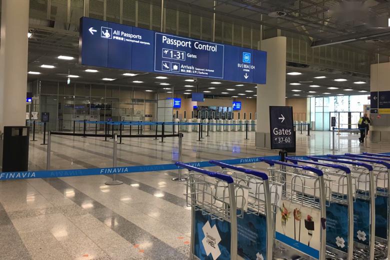 所有的机场商铺只有免税店和便利店开门.