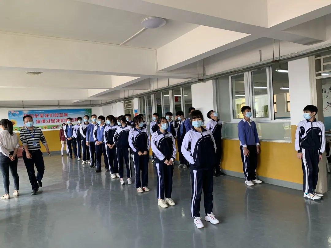 不负春光不负青春龙华区爱义学校2020年春季初三学生复学第一天纪实