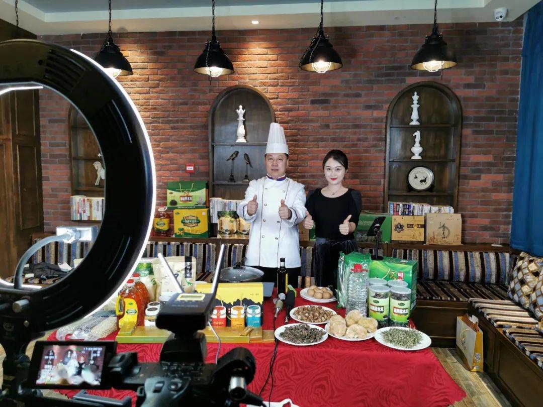 嘉荫县副县长变身厨师 "第一龙乡"绿色食品火爆全网