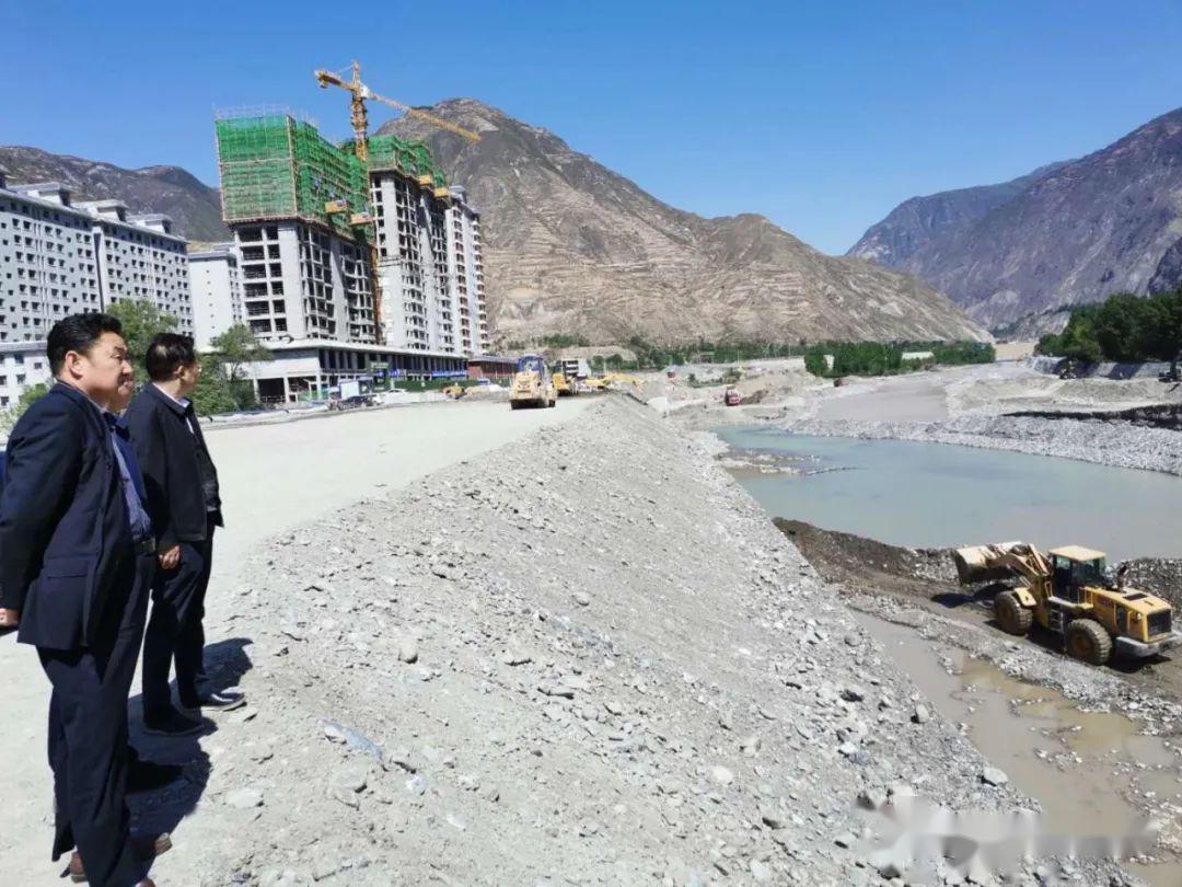 李建功深入沙湾镇督查指导脱贫攻坚工作