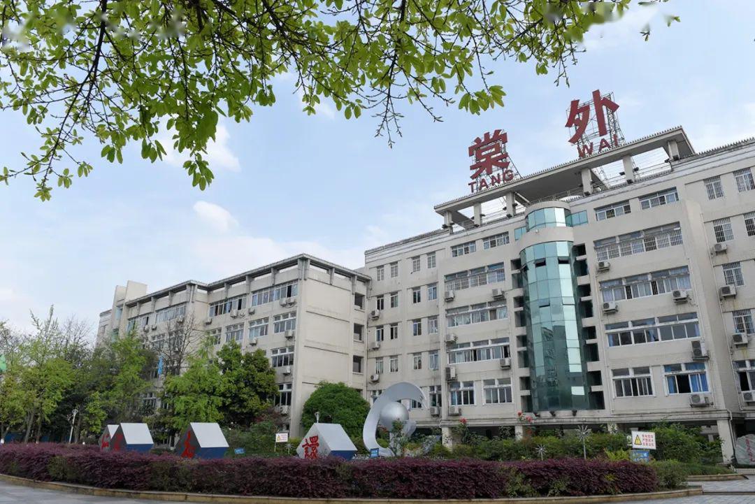 小燕子穿花衣欢迎同学回家里
