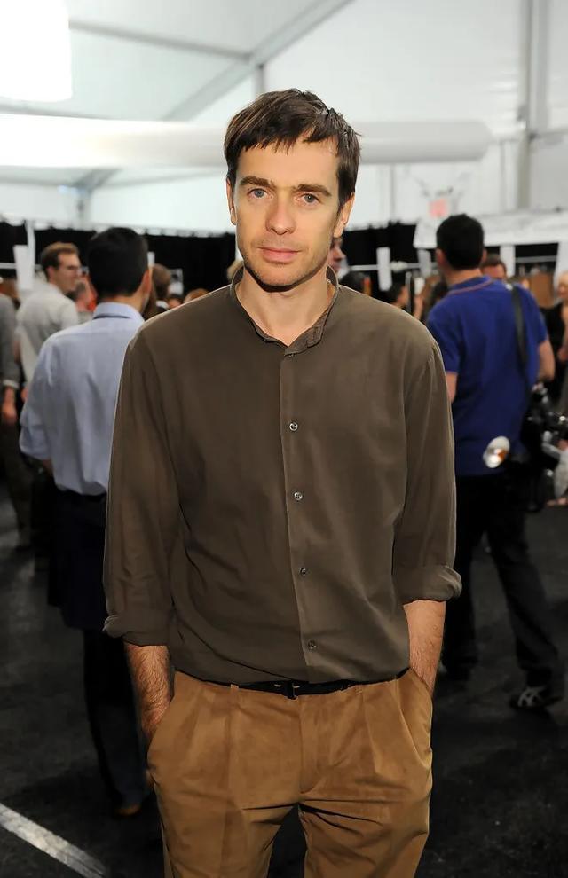 若不是因为品牌创始人兼设计师christophe lemaire,和品牌艺术总监