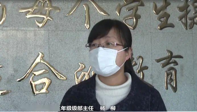 文登新一中高三年级级部主任杨柳说,针对假期网上授课存在的问题,结合