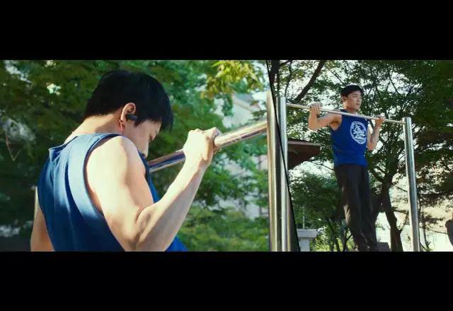 极限逃生曹政奭和林允儿在线教你如何跑毒逃生