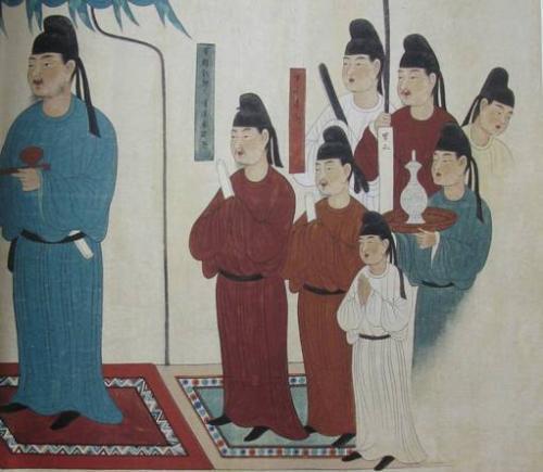 晚唐,敦煌出现了地方高官,世家大族,高德大僧竞相营造大规模洞窟的