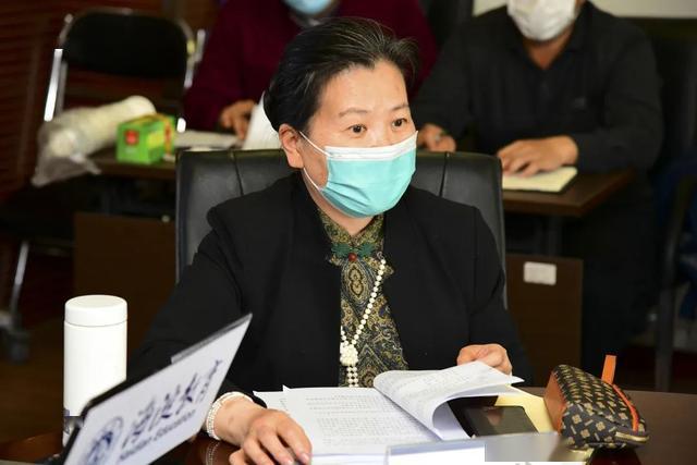 区教委副主任徐丹介绍了海淀区教育系统生活垃圾分类工作领导小组组建