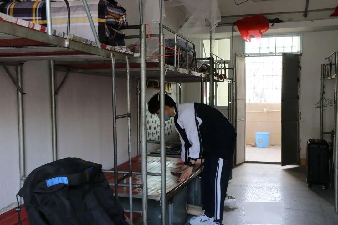 实拍!五华中学学生上课现场