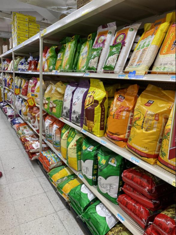 大米价格不升反降与其囤粮不如减少食物浪费面对家里的米"堆积成山"吃