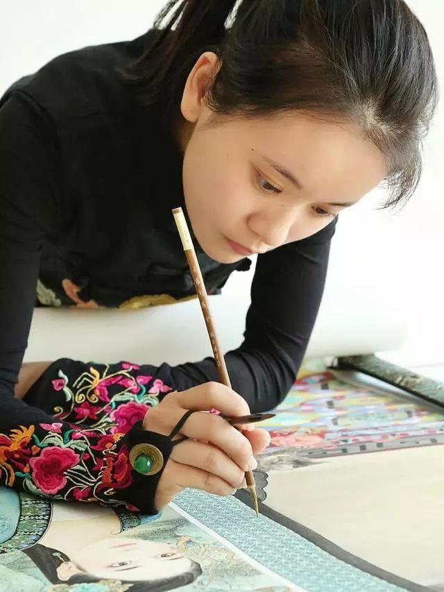 90后美女画家画工细腻,线条行云流水活灵活现!_国画