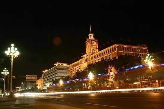 在林老设计的精品建筑中,堪称"四绝"的包括"北京电报大楼",北京饭店