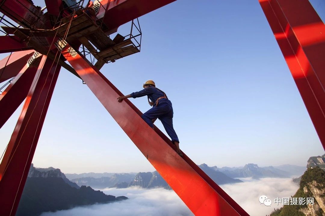 中国摄影网签约摄影师陈建勇作品——《大桥建造者》