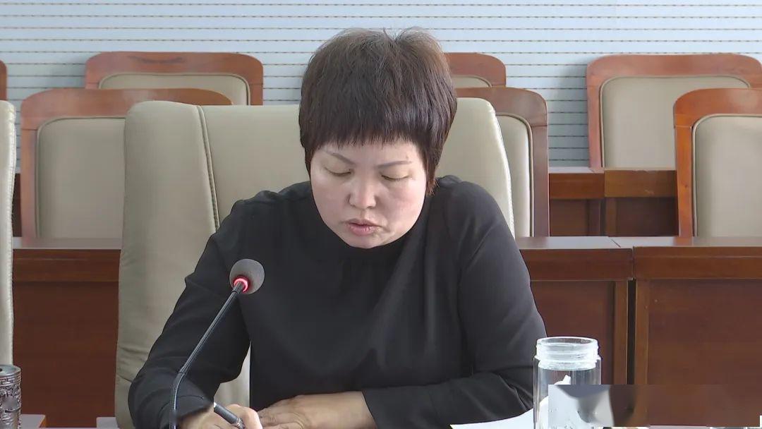 【要闻】阿巴嘎旗召开旗委理论中心组2020年第5次学习会开展脱贫攻坚