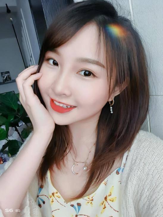 为了让小姐姐的自拍更加自然,vivo还专门设置了不同的自拍姿势以供