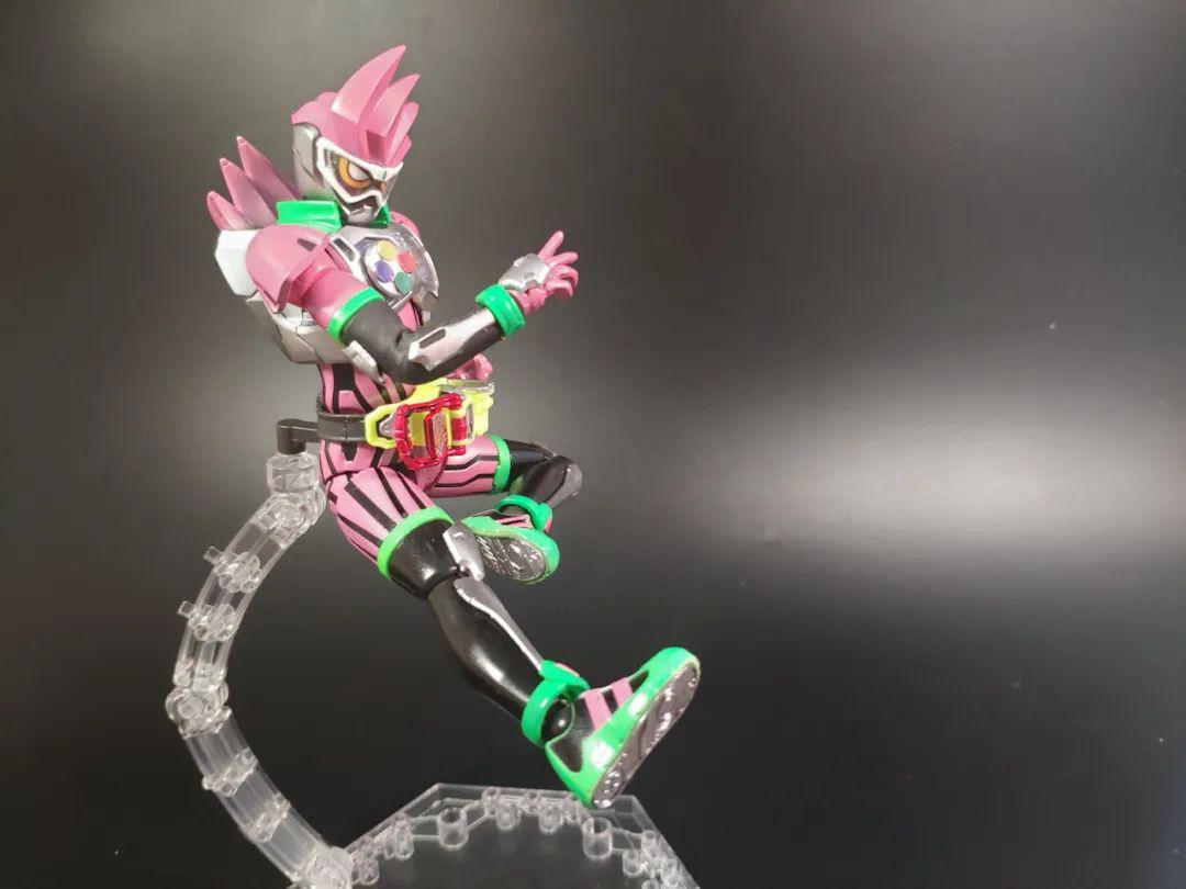 欣赏假面骑士exaidsd高达头