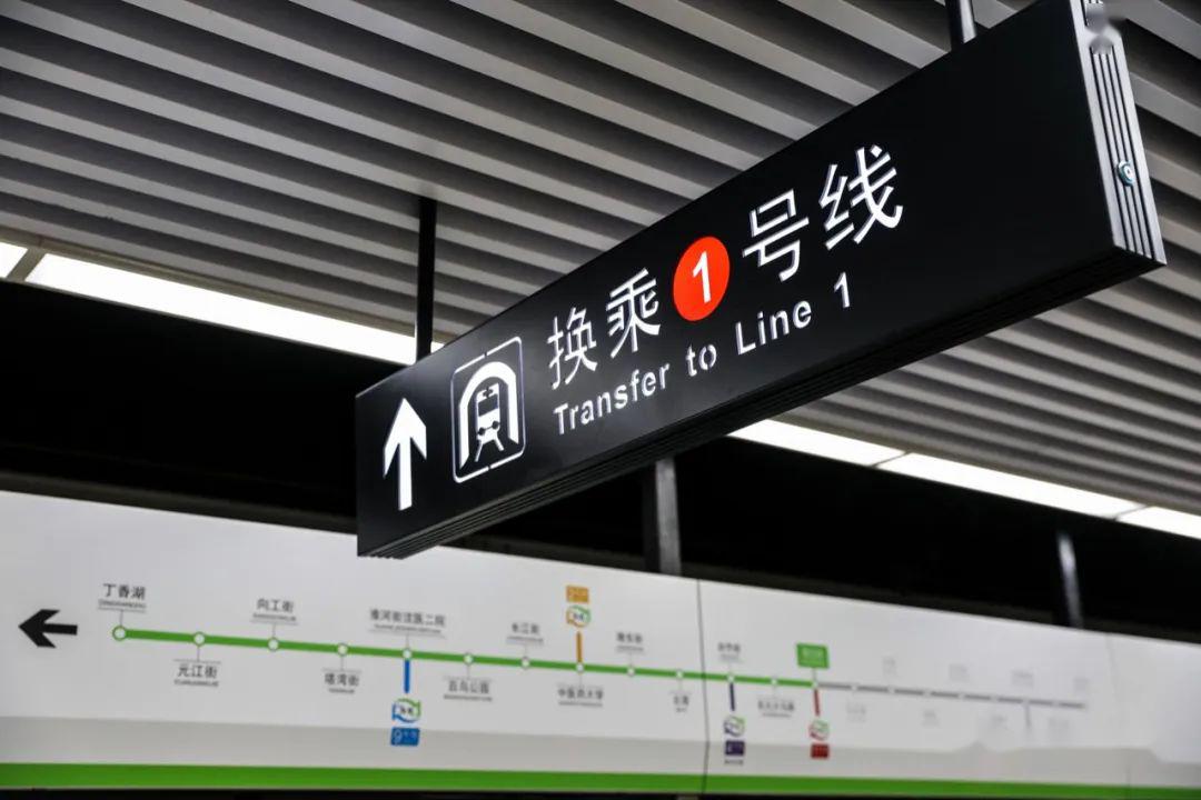 沈阳地铁十号线正式开通!首波乘客已到达!