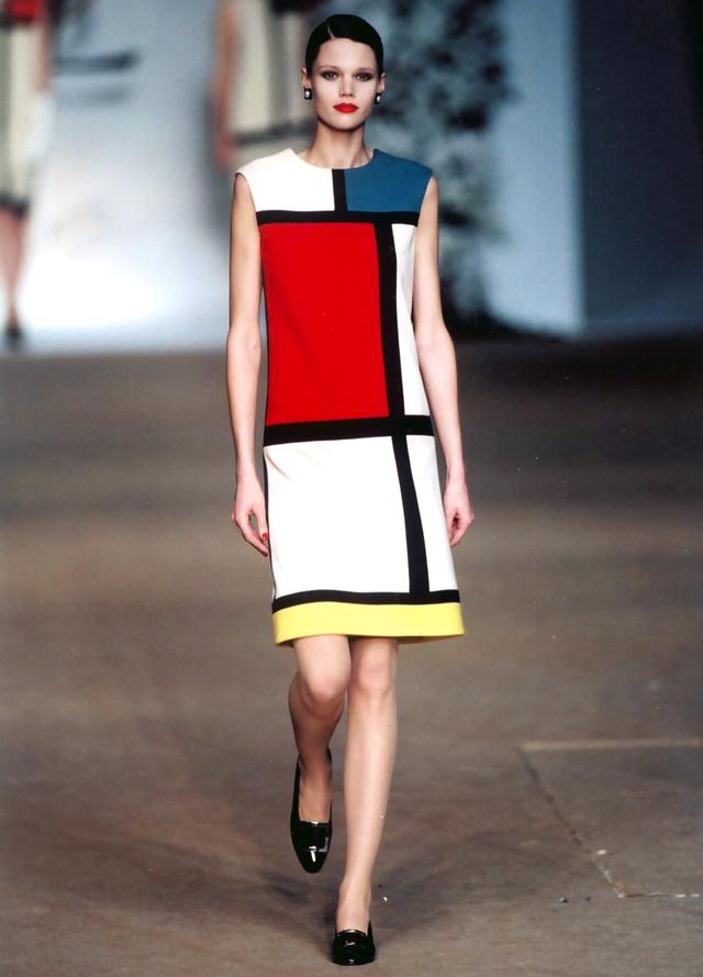 皮埃·蒙德里安通过将红,黄,蓝的三原色与黑白色彩构成的简约艺术形式