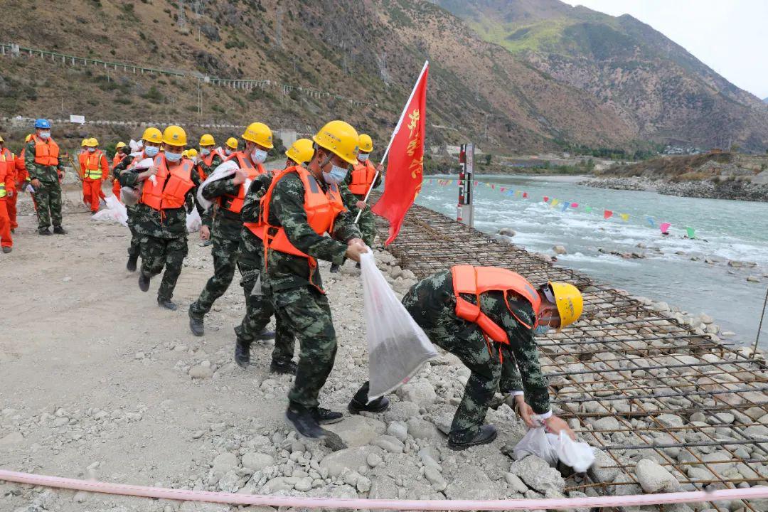 未雨绸缪防洪水应急演练保平安