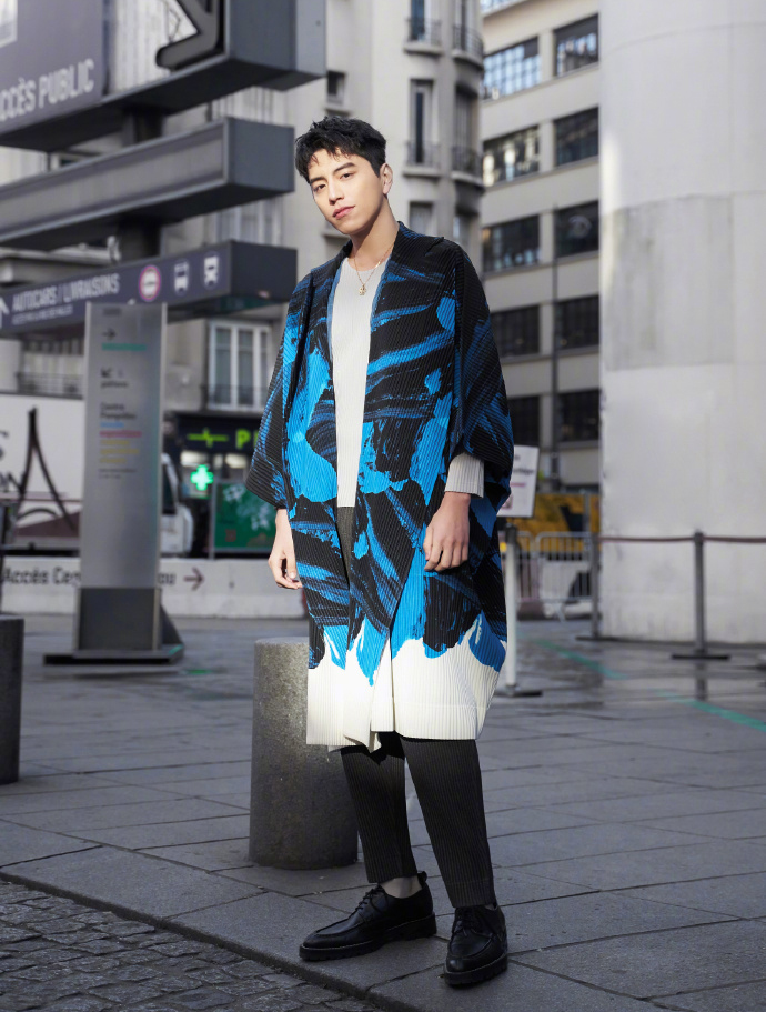 演艺圈的拼命三郎是如何炼成的_富二代