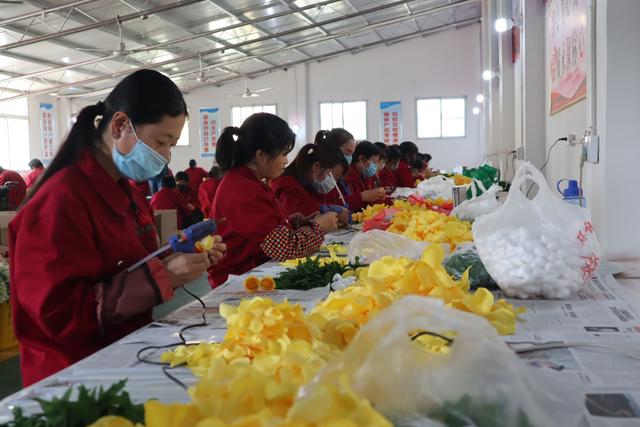 邳州两地合作共建的西北五省首家高仿真花生产线,订单式代加工大型