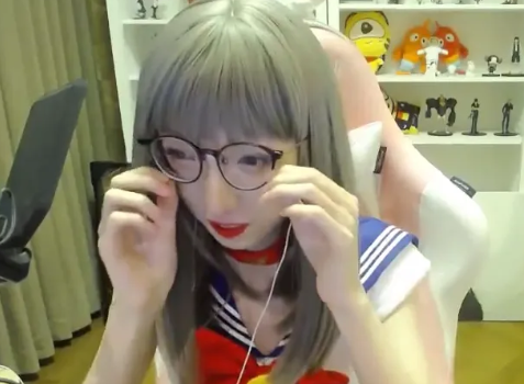 mlxg女装初次露面惊艳众人女人味十足自称国内第一女打野