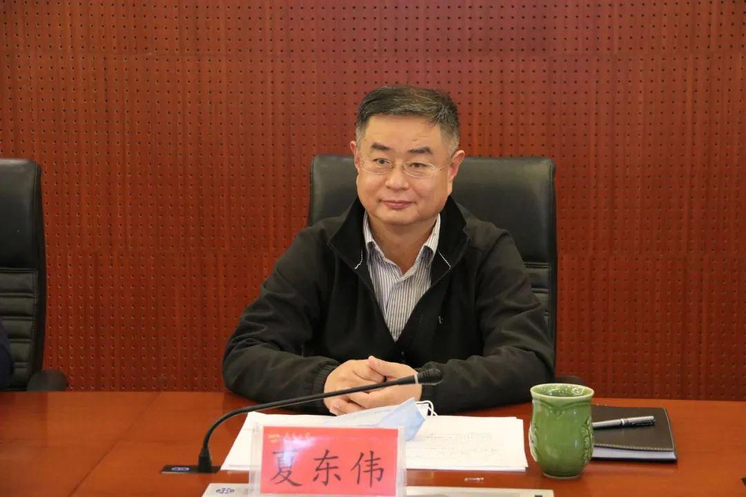 最后,夏东伟以计算机领域的名言"我们不能预测未来,但我们可以创造