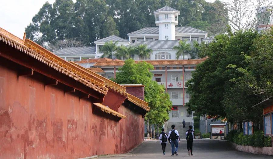 实拍五华中学学生上课现场