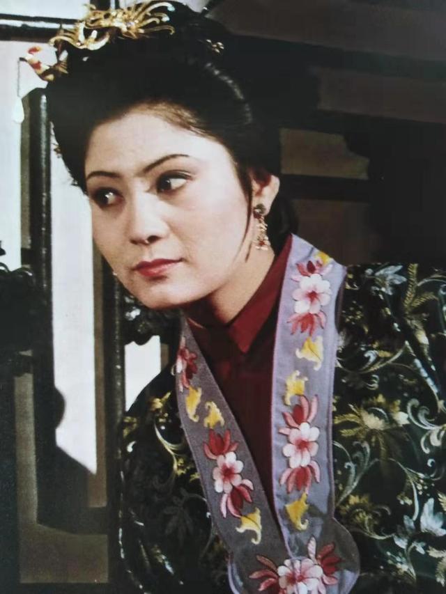 贾迎春的生母虽比赵姨娘强十倍,却不幸过早的离世