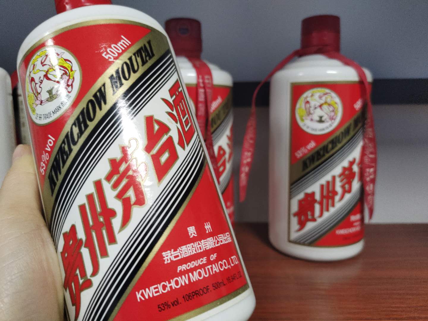 原价一瓶难求的茅台酒也只有茅台酒厂所主打的53度飞天茅台酒