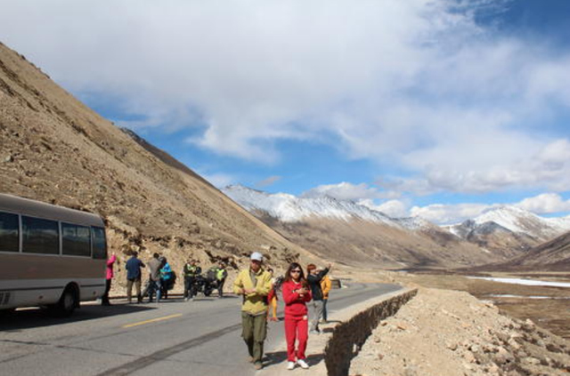 外出旅游时尽量避免和这3种人一同出行否则无奈又容易伤感情