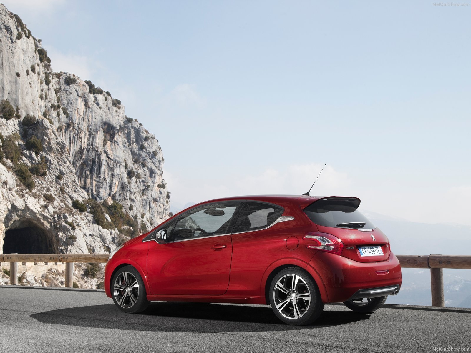 标致208 gti,被低估的法系小钢炮,专注操控和驾驶乐趣