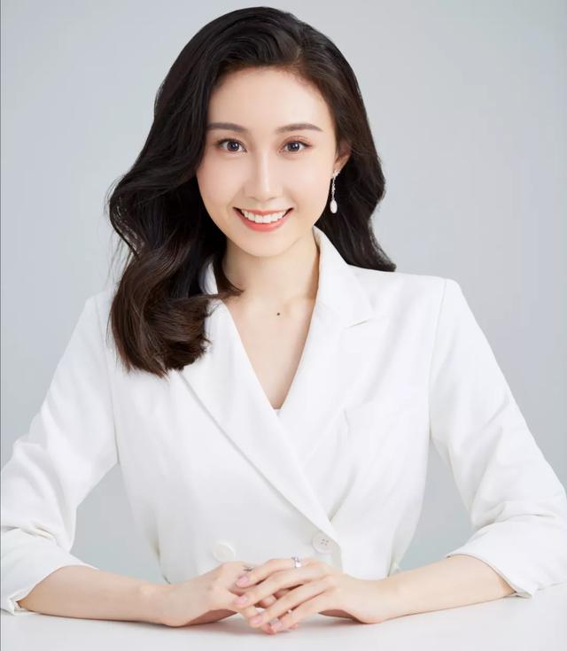 明明可以拼家世偏要靠才华央视主持人水均益女儿水亦诗的成名路