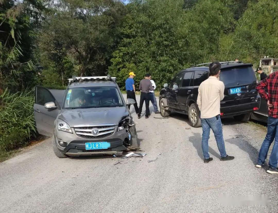 突發今天走馬鎮聯安觀洞發生一起嚴重車禍