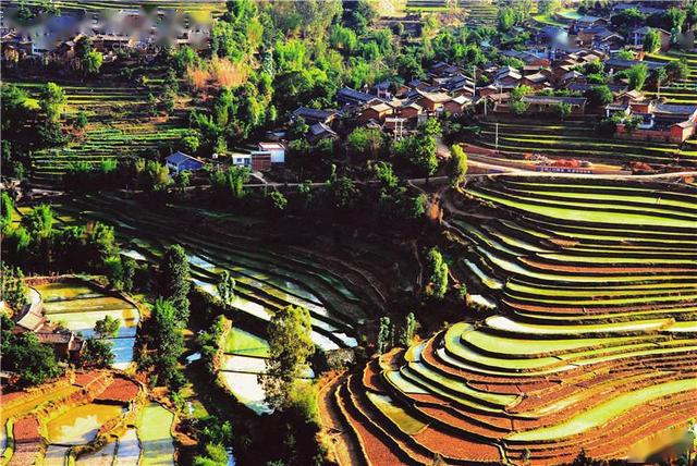 楚雄彝族自治州牟定县安乐乡河心村是我可爱的家乡.轻纱漫舞