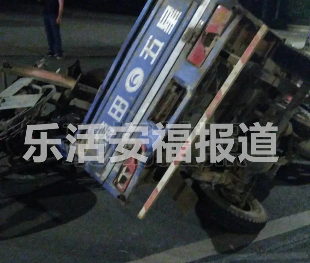 安福县一工人被撞头部流血,倒地不起!_车祸