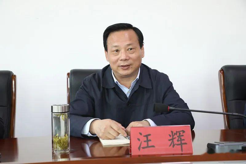 关注县人大常委会主任汪辉赴同兴镇调研