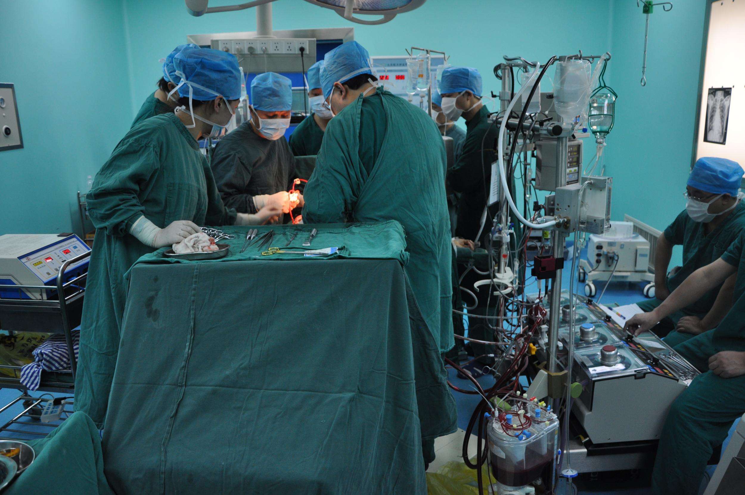 原创女子脑出血实施微创手术15万重疾被拒赔保险公司要开颅才赔